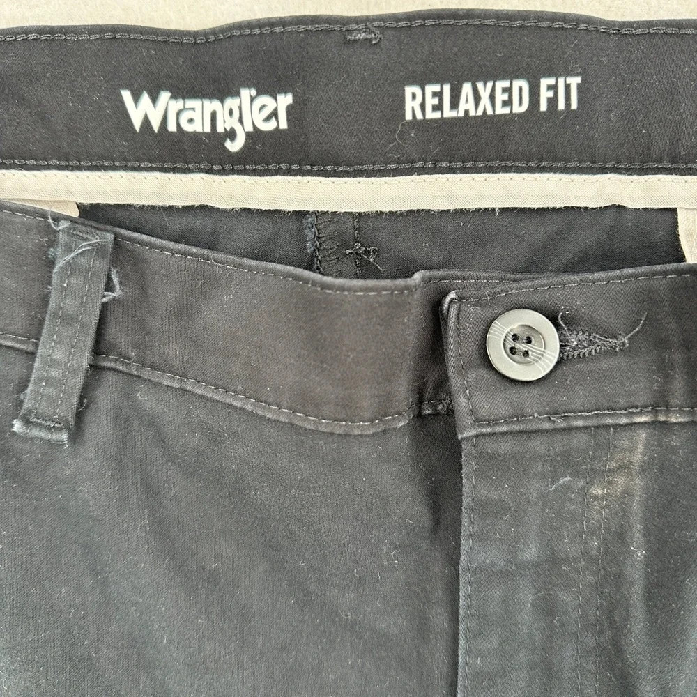 Wrangler Mens 40x34 Relaxed Fit Chino Pants Black Cotton Stretch Career Casual